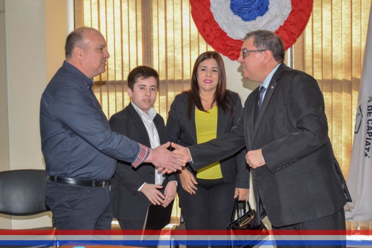 Foto 12 de Con tan solo 13 años, Richard David López Centurión recibe reconocimiento como "Hijo Dilecto de la ciudad de Capiatá" por su talento artístico
