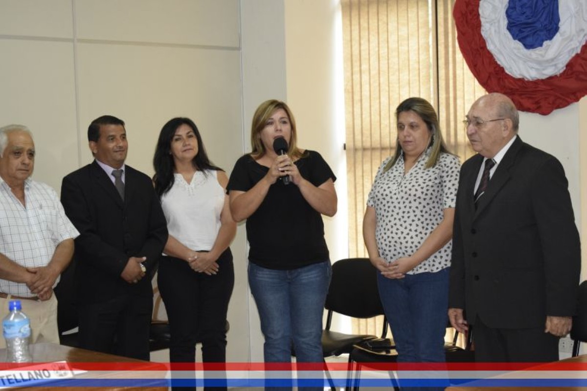 Foto 38 de Acto de entrega de reconocimiento como "Hijo Dilecto de la ciudad de Capiatá" al Prof. Bernardo Sosa Ortiz