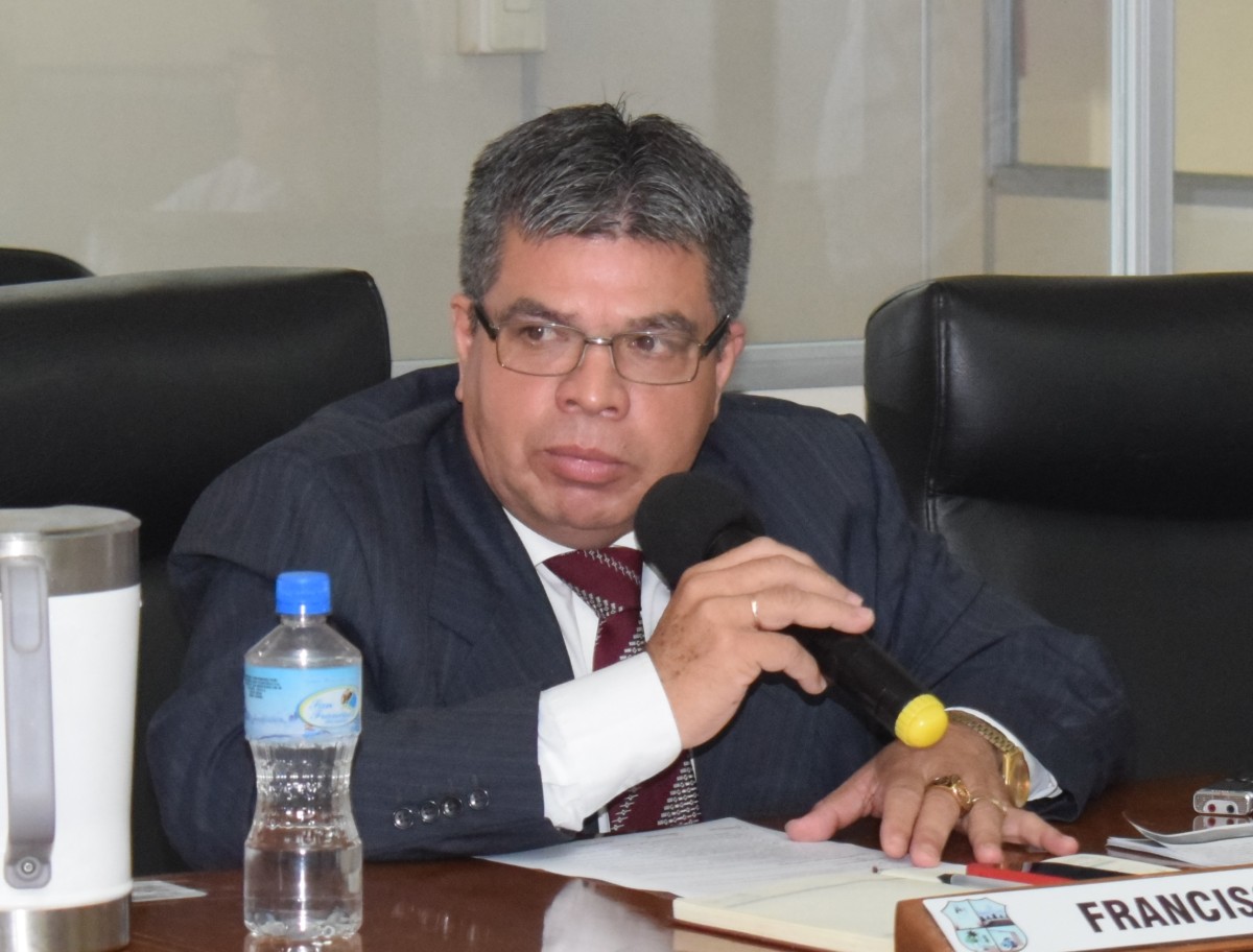 Foto 1 de Concejal Denis encomienda a la Dirección de Transporte Público y Tránsito recabar información sobre la situación de las empresas de transporte interno