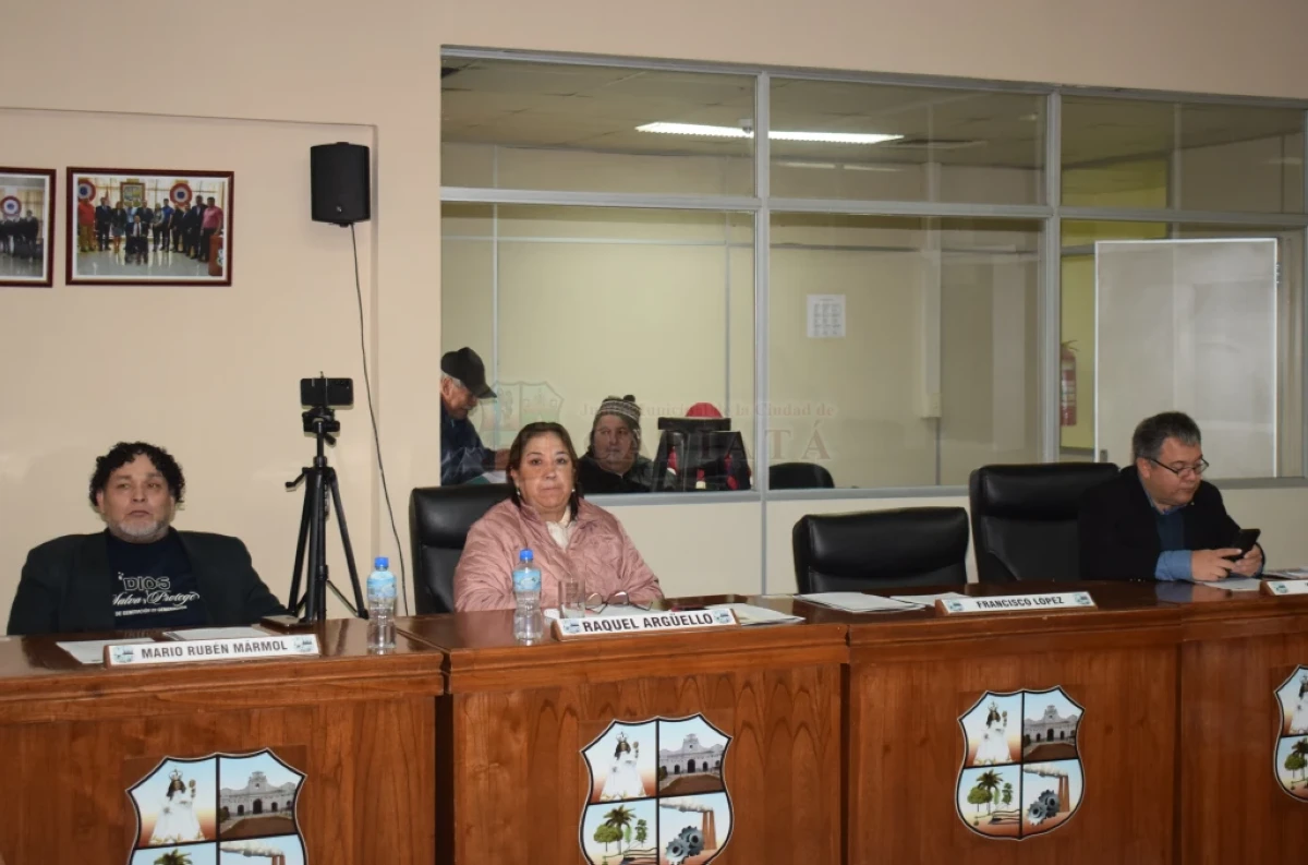 Foto 1 de SESION ORDINARIA DE LA JUNTA MUNICIPAL DE CAPIATA: Notas Recibidas y Expedientes Dictaminados
