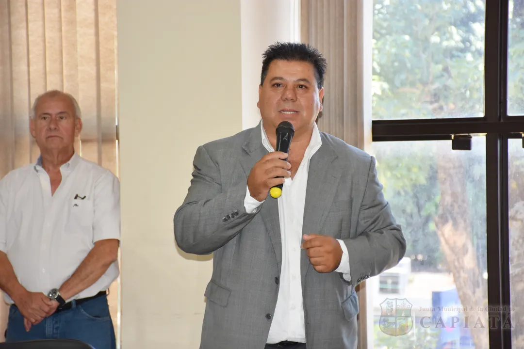 Foto 14 de Entrega de reconocimiento al Mérito a los destacados comunicadores sociales Felipe Darío Fernández y Luis Arce