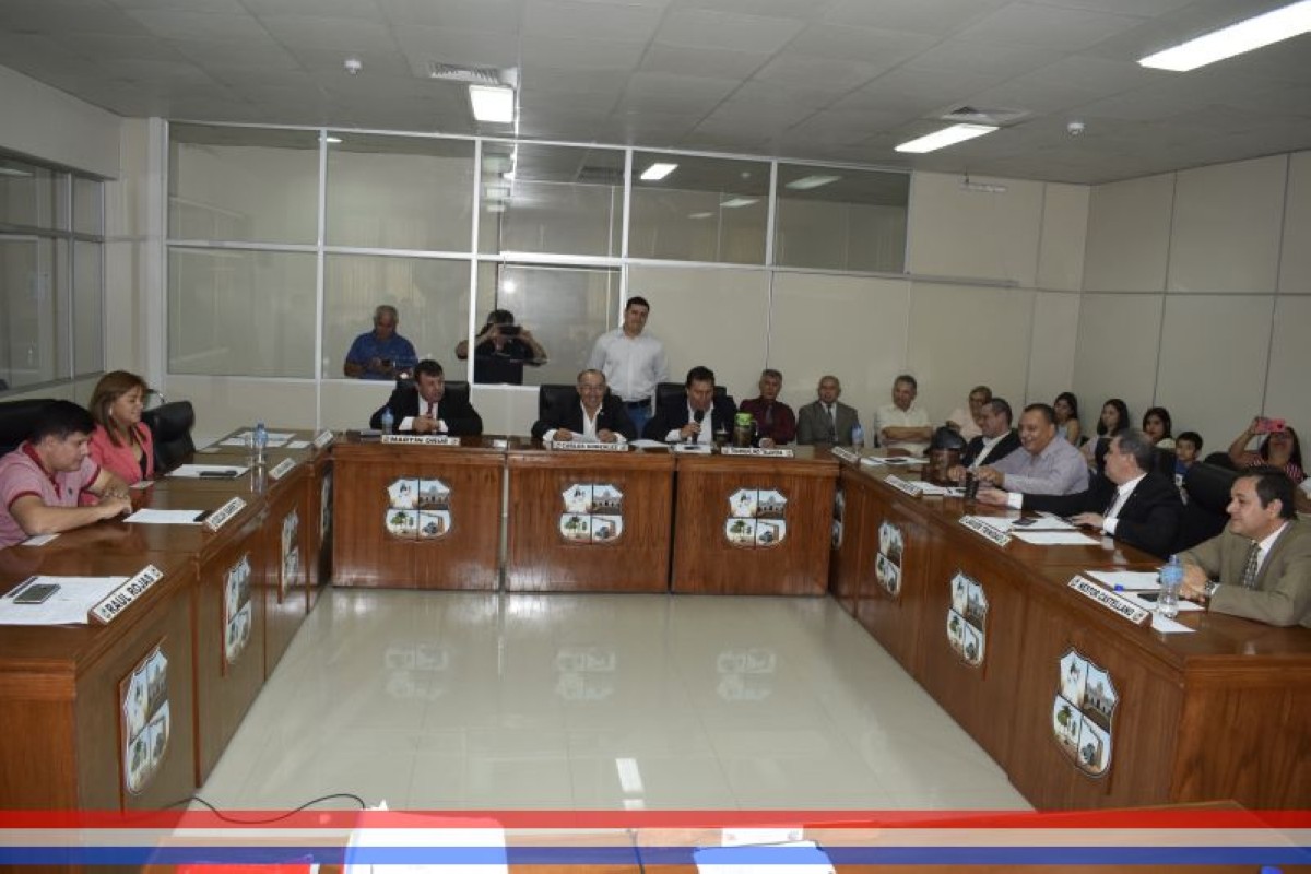 Foto 17 de Acto de entrega de reconocimiento como "Hijo Dilecto de la ciudad de Capiatá" al Prof. Bernardo Sosa Ortiz