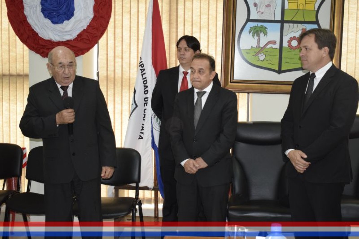 Foto 31 de Acto de entrega de reconocimiento como "Hijo Dilecto de la ciudad de Capiatá" al Prof. Bernardo Sosa Ortiz