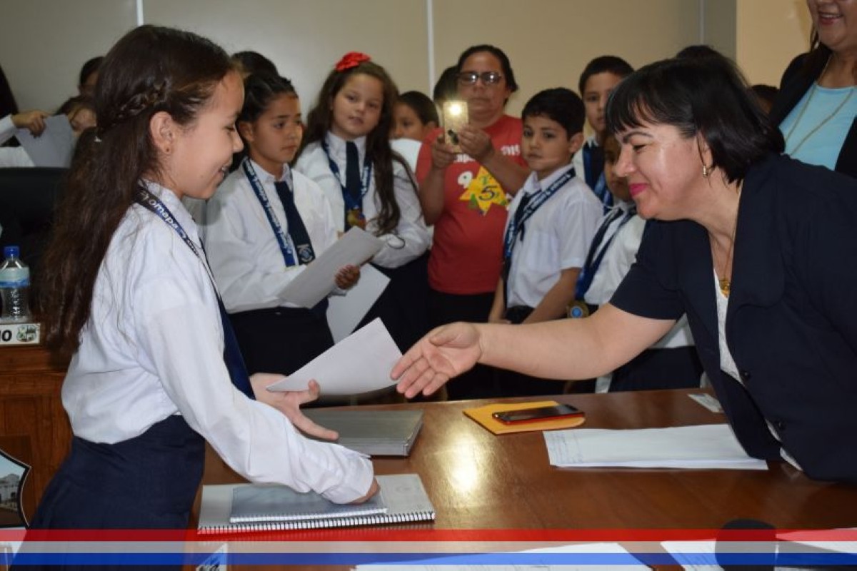 Foto 44 de Reconocimiento a la Esc. Bás. Nº 81 y Col. Nac. "Ma. Auxiliadora"