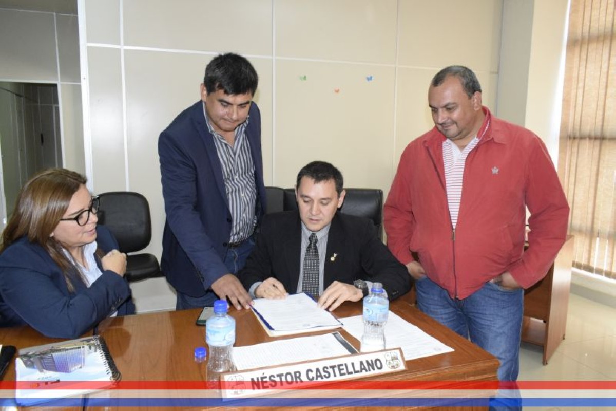 Foto 3 de Aprobaron adenda al Pliego de Bases y Condiciones para LPN Nº 1/2022 "Construcciones y Reparaciones en Instituciones Educativas"