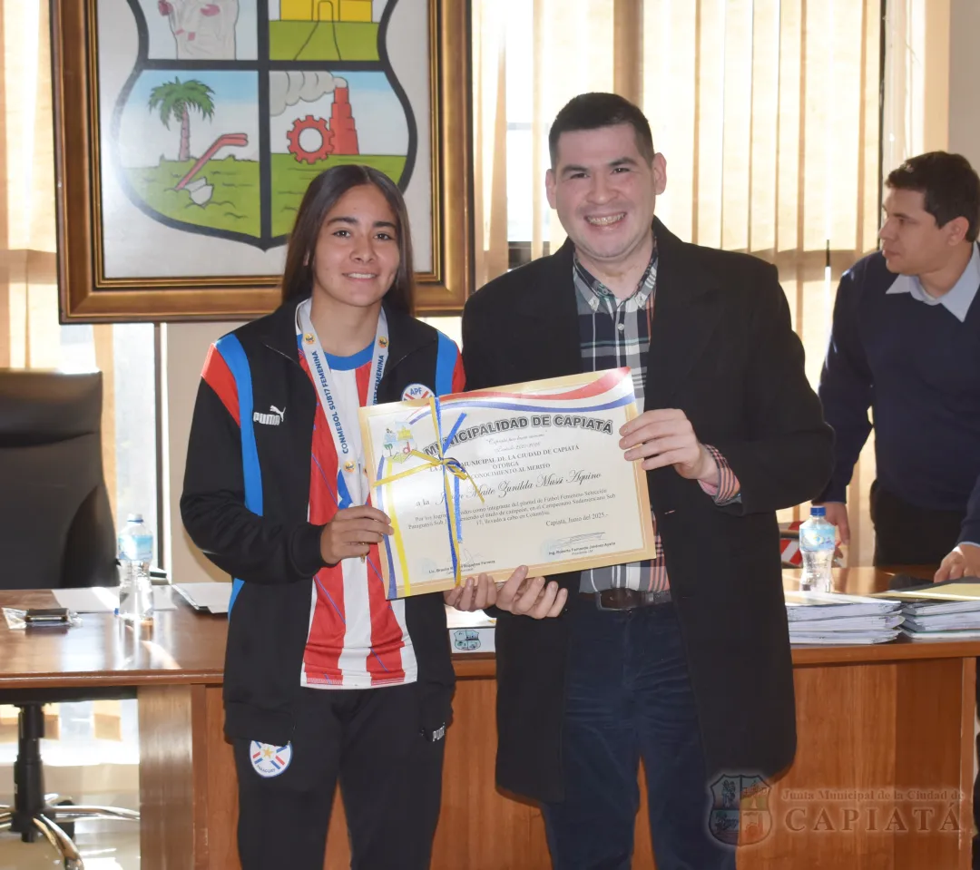 Foto 10 de Reconocimiento a las integrantes capiateñas de la Selección Paraguaya de Fútbol Femenino Sub 17, consagradas como campeonas sudamericanas