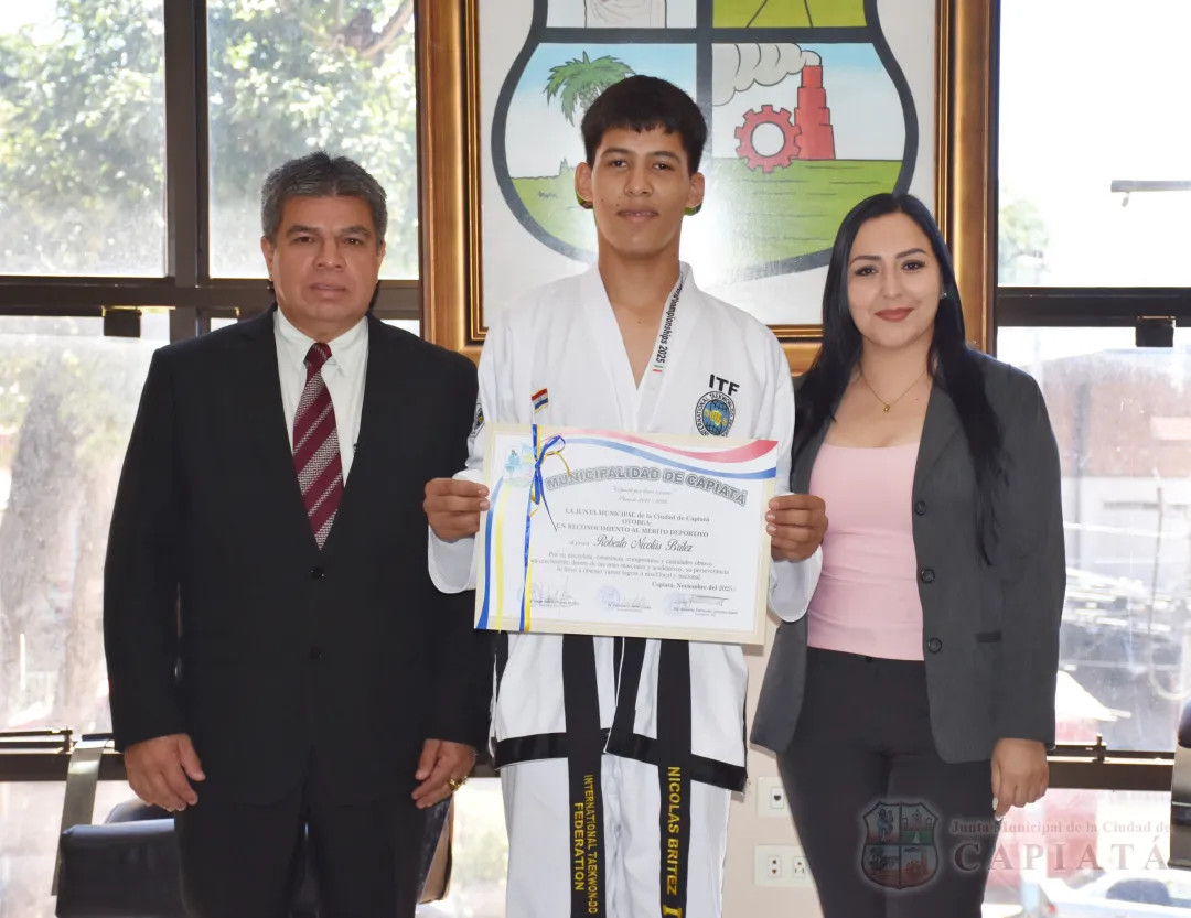 Foto 6 de Entregan reconocimiento al Mérito Deportivo al joven y destacado taekwondista Roberto Nicolás Brítez