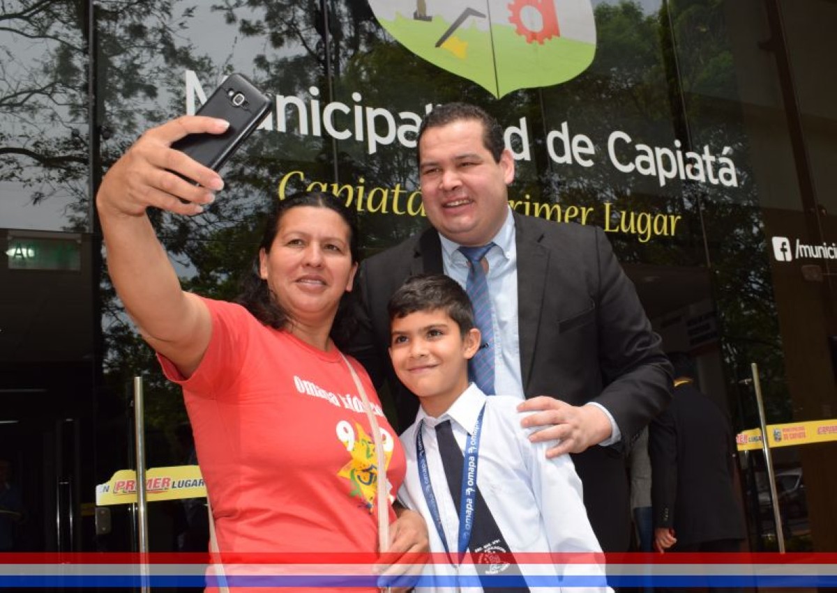 Foto 76 de Reconocimiento a la Esc. Bás. Nº 81 y Col. Nac. "Ma. Auxiliadora"