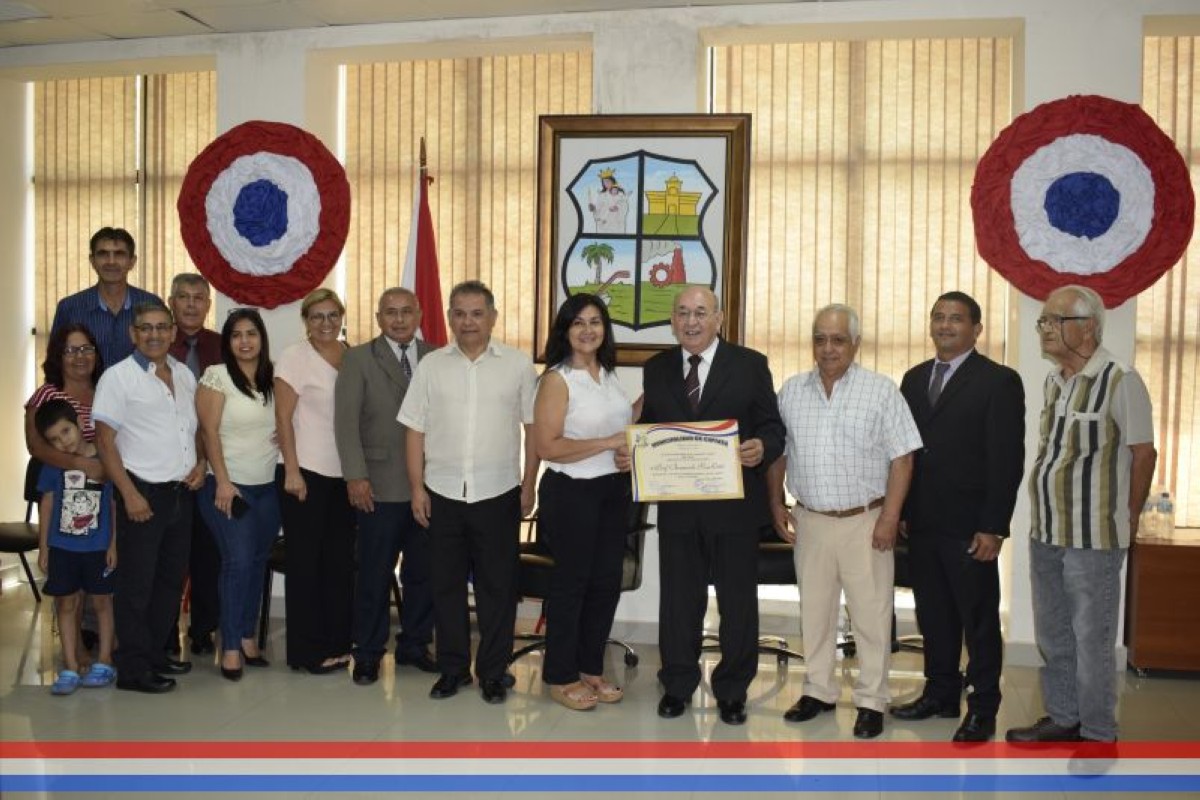 Foto 40 de Acto de entrega de reconocimiento como "Hijo Dilecto de la ciudad de Capiatá" al Prof. Bernardo Sosa Ortiz