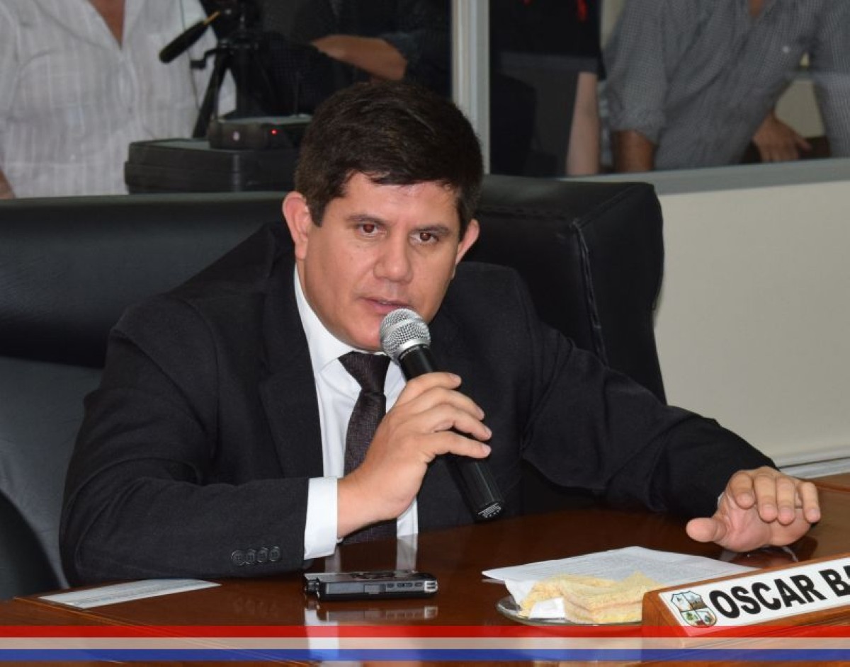 Foto 3 de Junta Municipal otorga poder general a la asesora jurídica Dra. Celia Adorno Acuña para contestar demanda presentada por empresa de transporte público