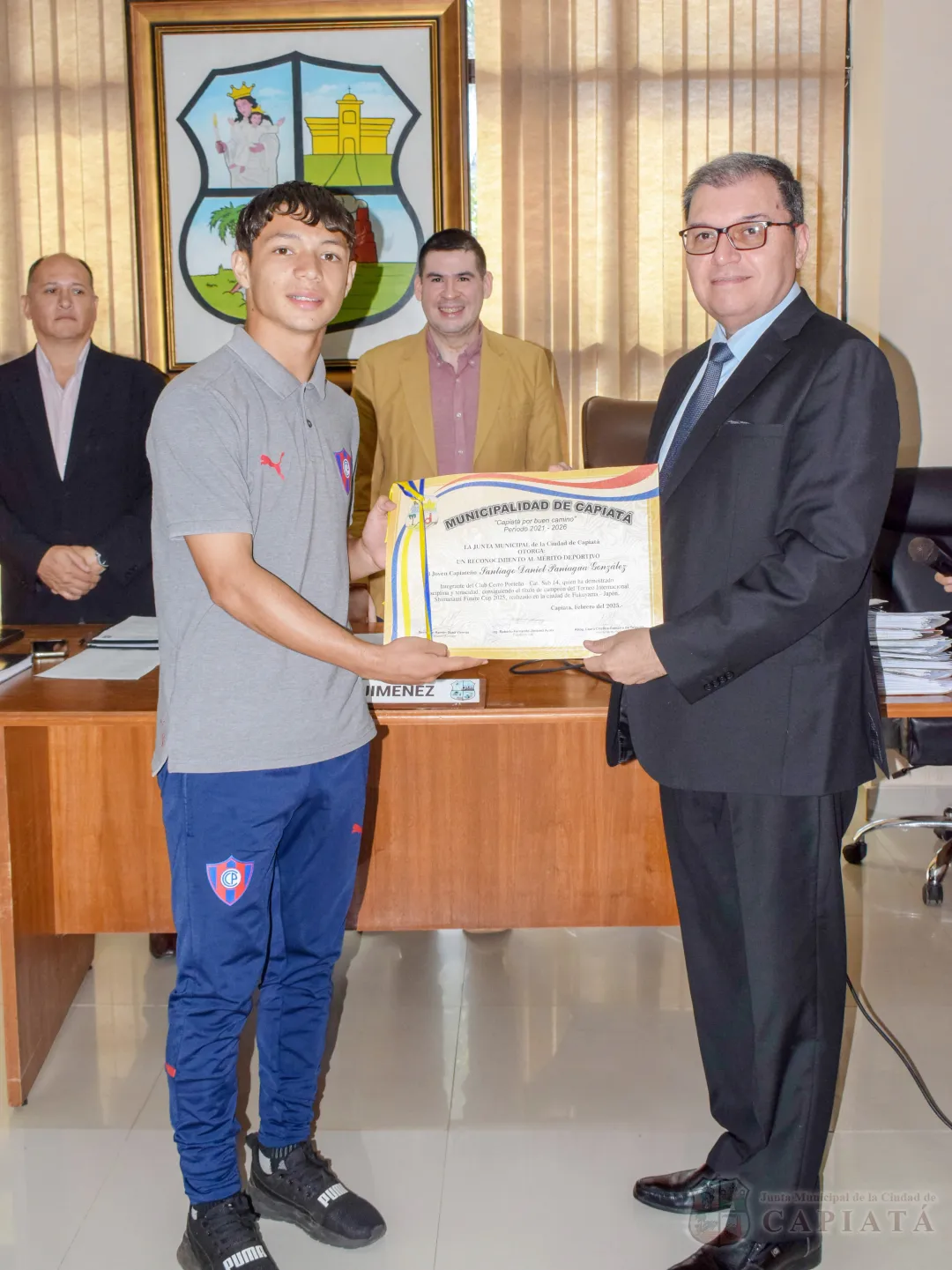 Foto 7 de Reconocimiento al Mérito Deportivo a jóvenes futbolistas capiateños, campeones de Torneo Internacional disputado en Japón