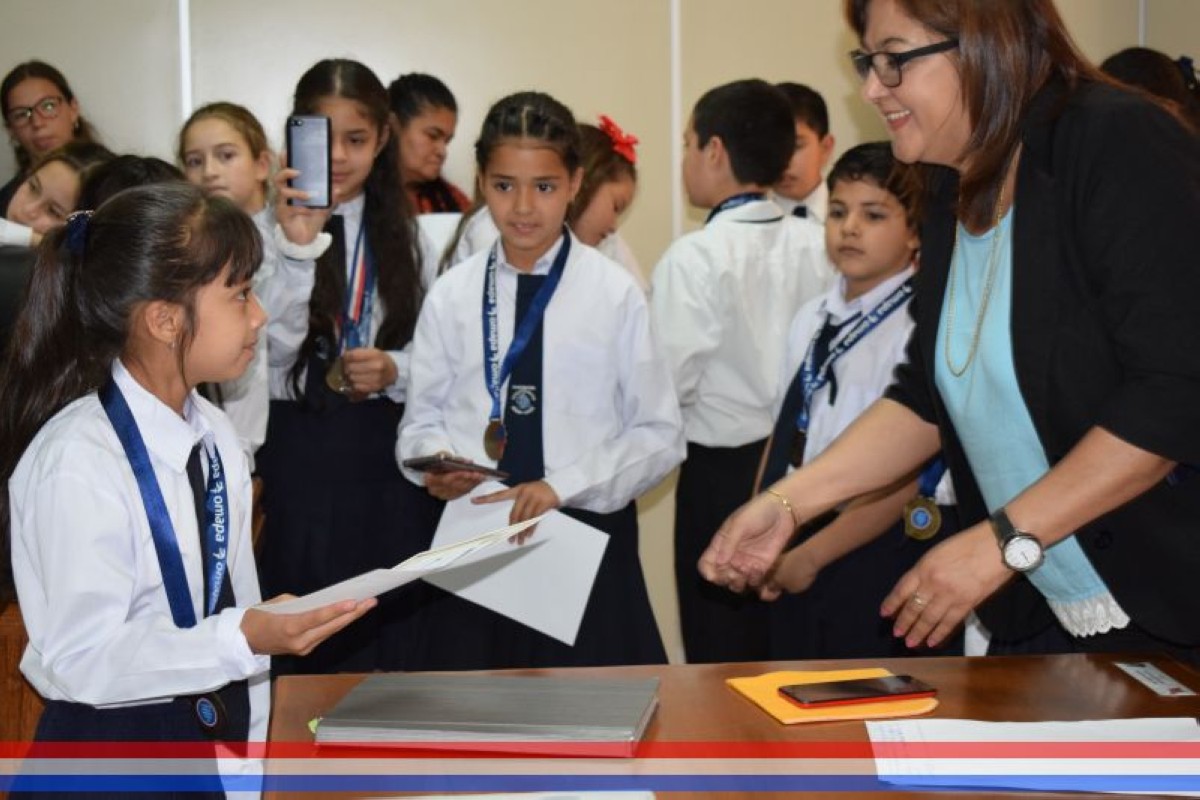 Foto 48 de Reconocimiento a la Esc. Bás. Nº 81 y Col. Nac. "Ma. Auxiliadora"
