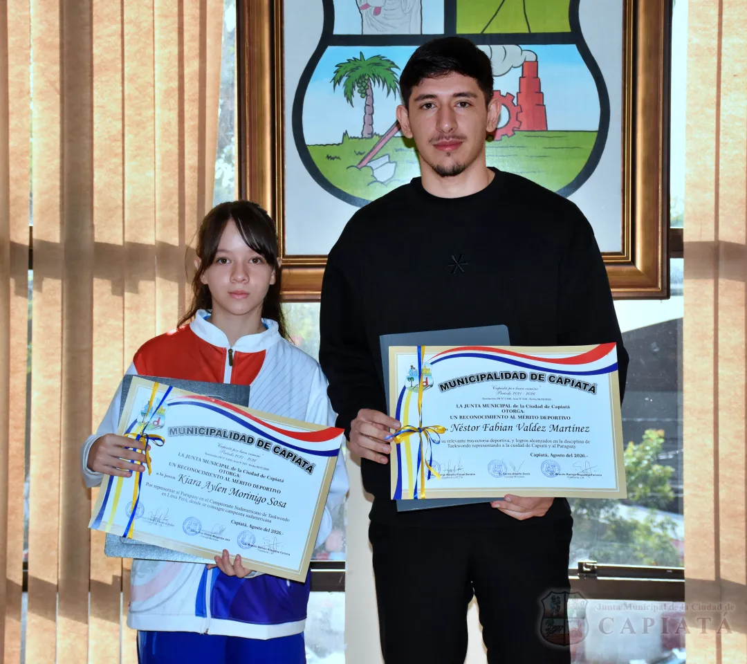 Foto 1 de La campeona sudamericana de Taekwondo, Kiara Aylen Morinigo Sosa, recibió reconocimiento al ¨Mérito Deportivo¨