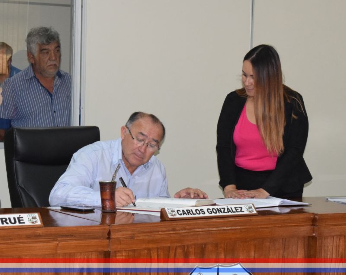 Foto 4 de SESION ORDINARIA DE LA JUNTA MUNICIPAL DE CAPIATA: Notas Recibidas y Expedientes Dictaminados