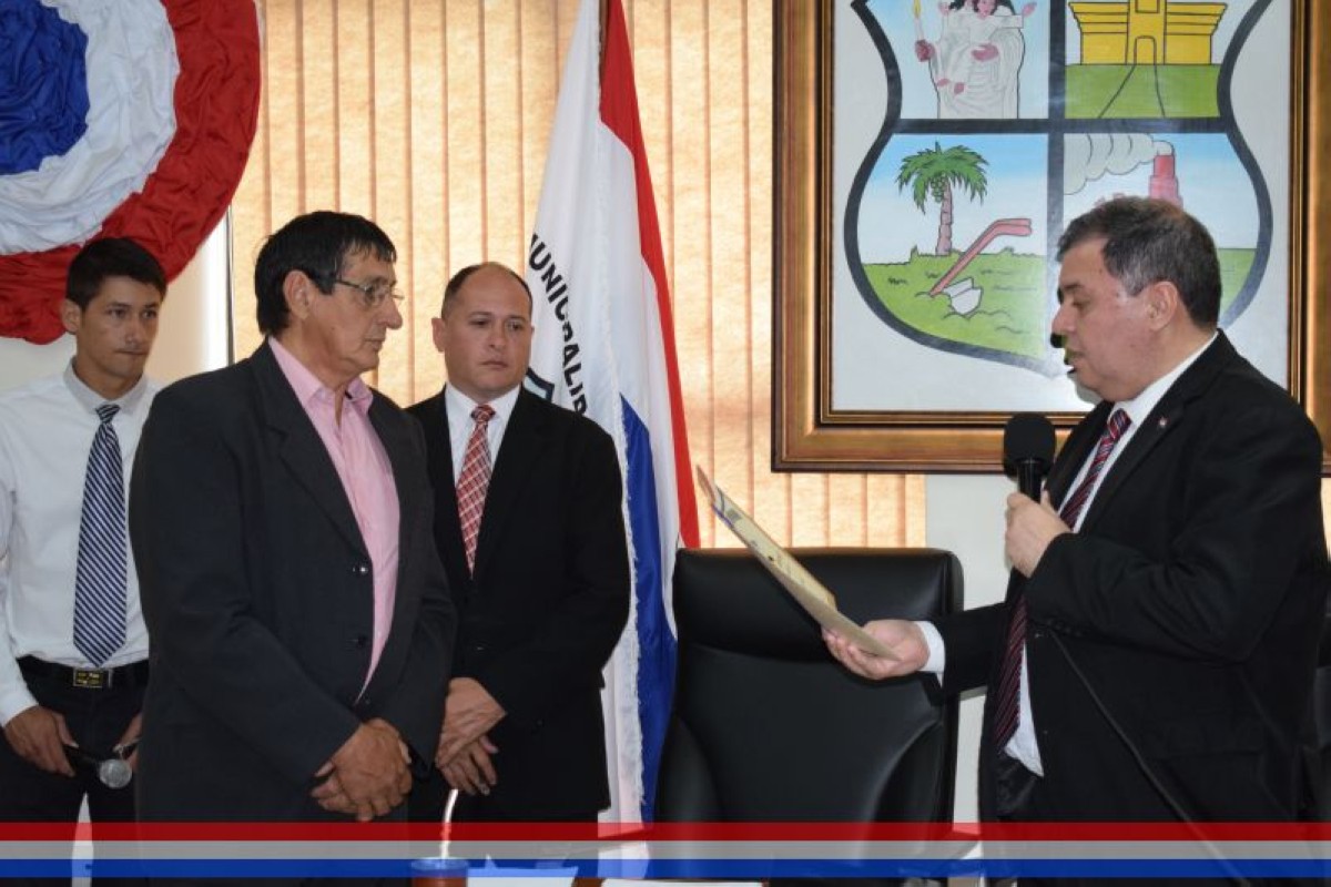 Foto 12 de Entrega de reconocimiento al Prof. Carlos Eusebio Díaz Alvarez