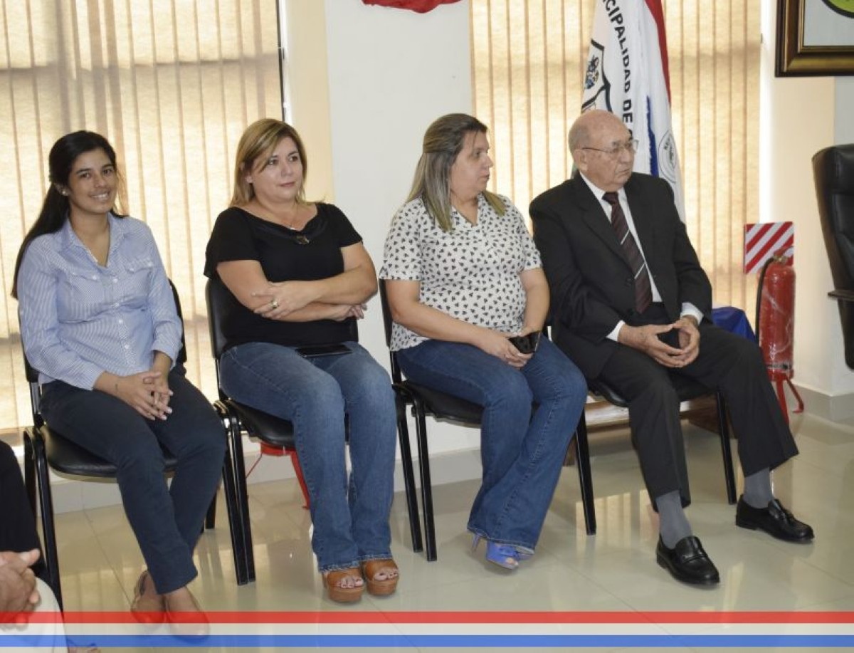 Foto 11 de Acto de entrega de reconocimiento como "Hijo Dilecto de la ciudad de Capiatá" al Prof. Bernardo Sosa Ortiz