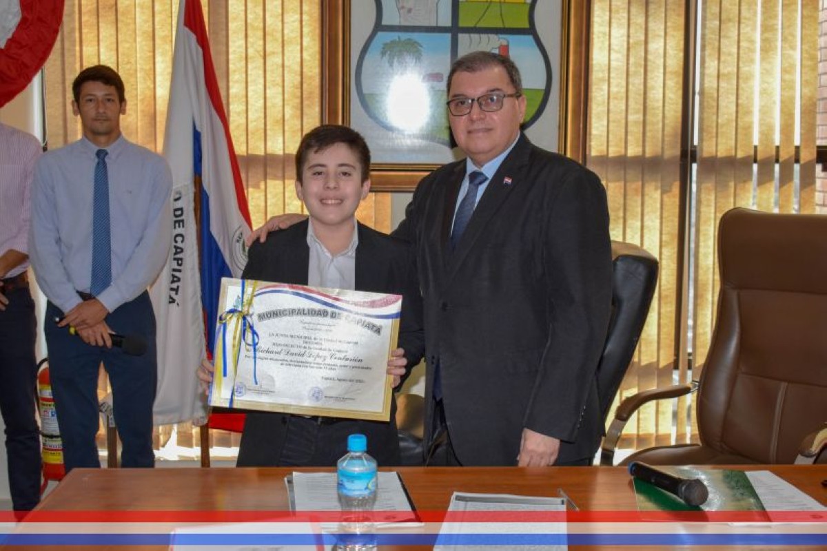 Foto 6 de Con tan solo 13 años, Richard David López Centurión recibe reconocimiento como "Hijo Dilecto de la ciudad de Capiatá" por su talento artístico