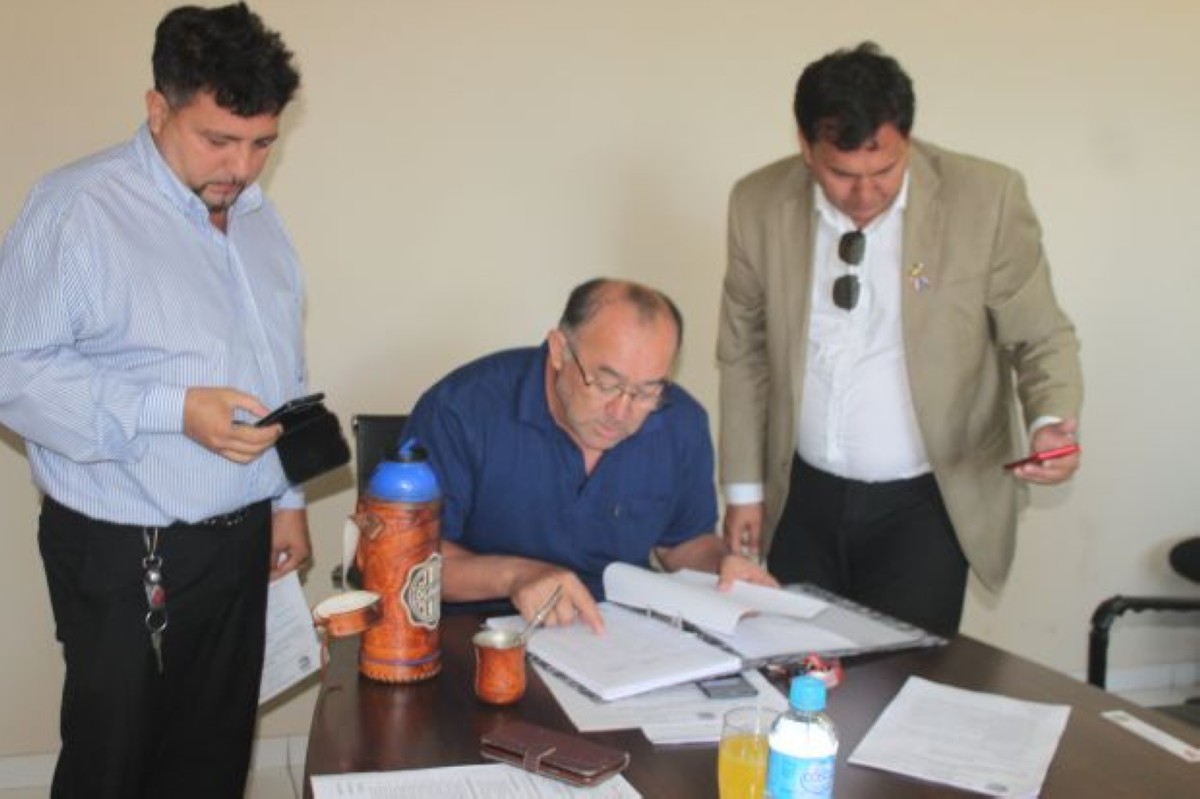 Foto 6 de SESION ORDINARIA DE LA JUNTA MUNICIPAL DE CAPIATA: Notas Recibidas y Expedientes Dictaminados