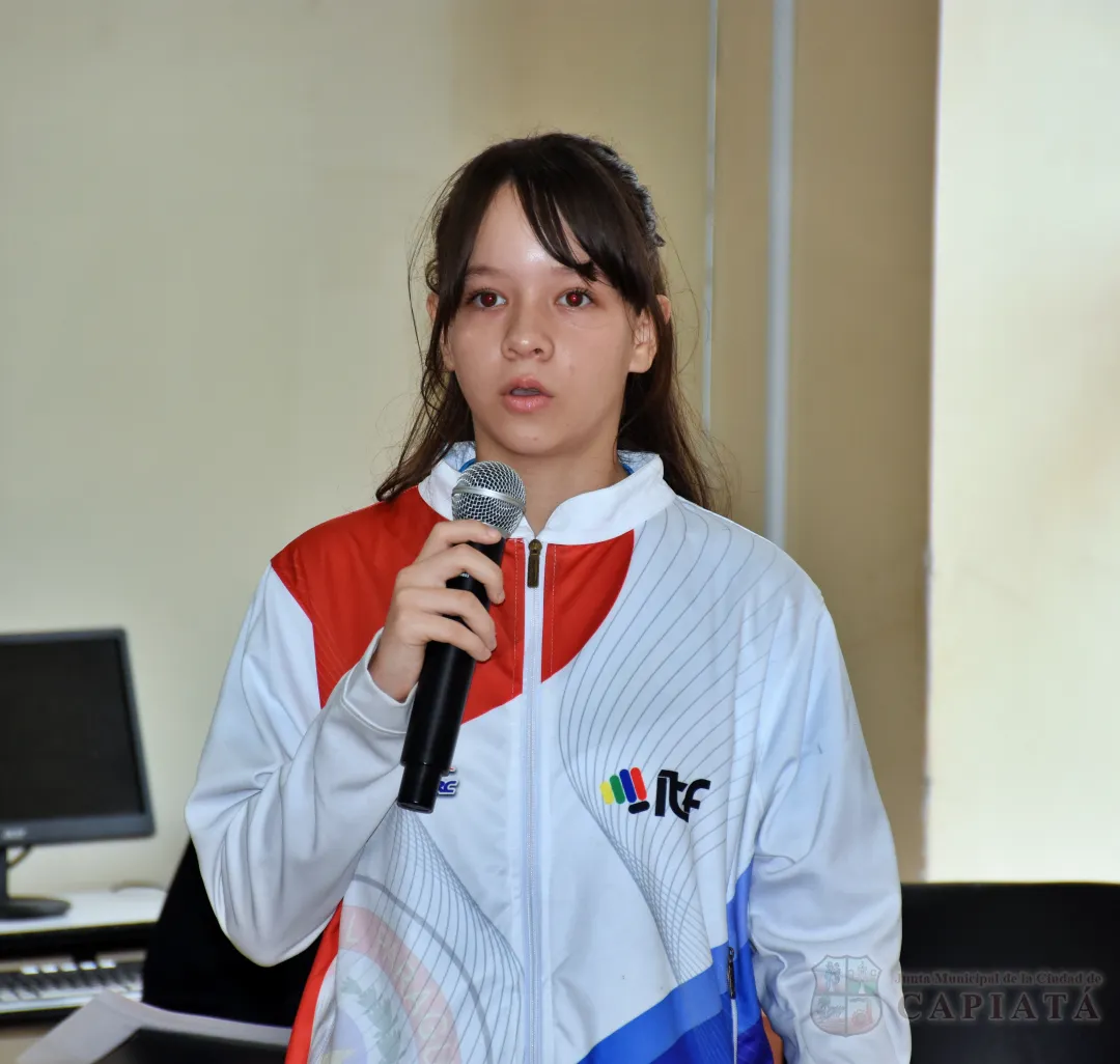 Foto 4 de La campeona sudamericana de Taekwondo, Kiara Aylen Morinigo Sosa, recibió reconocimiento al ¨Mérito Deportivo¨