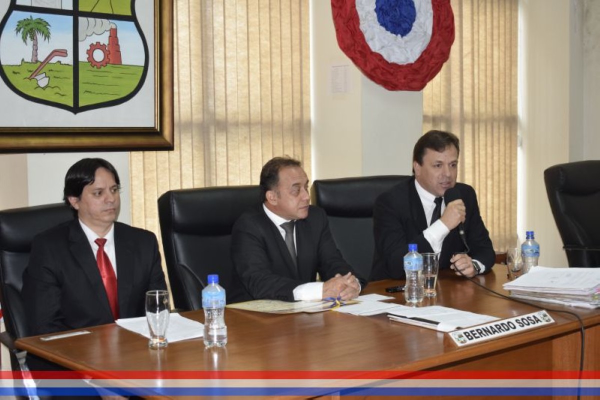 Foto 22 de Acto de entrega de reconocimiento como "Hijo Dilecto de la ciudad de Capiatá" al Prof. Bernardo Sosa Ortiz