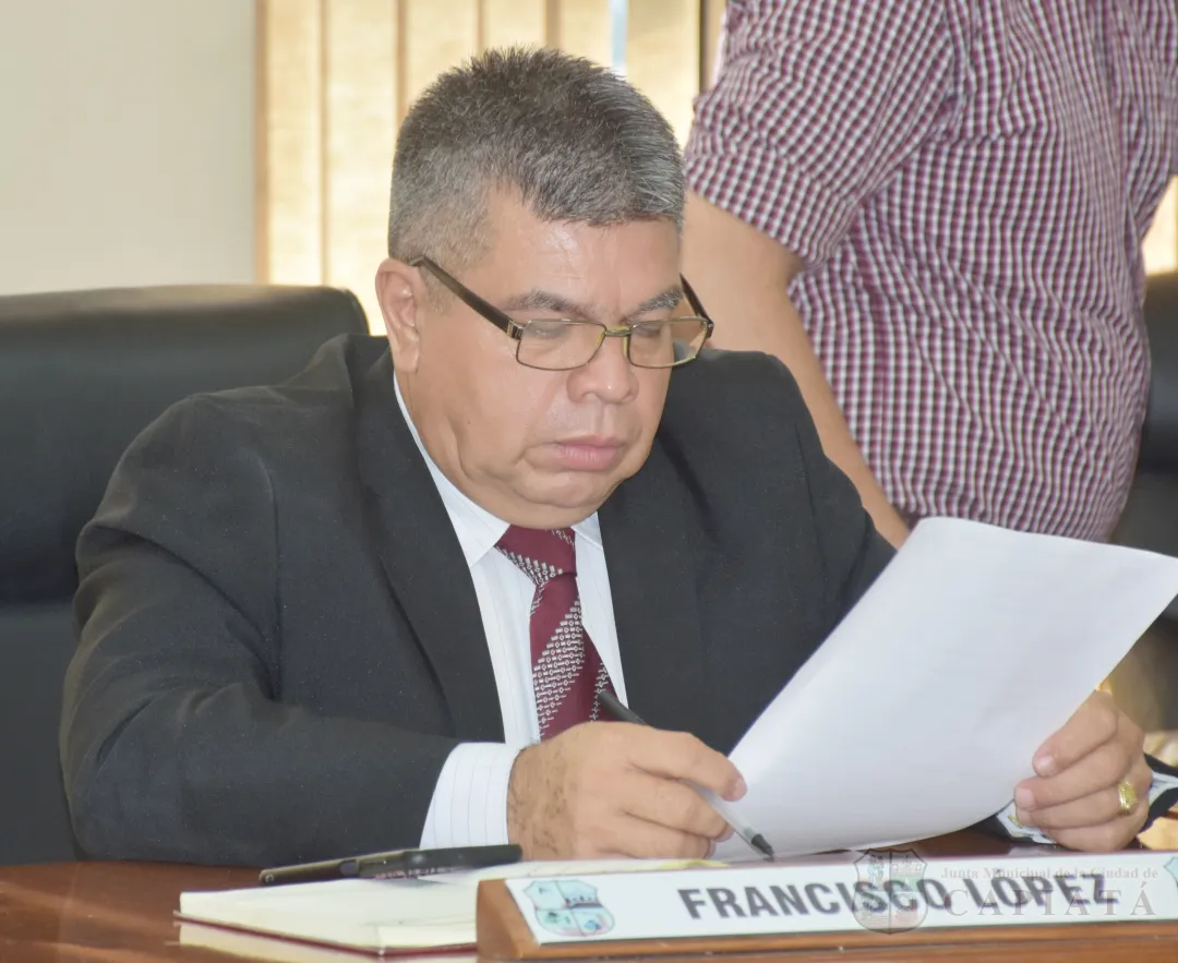 Foto 3 de SESION ORDINARIA DE LA JUNTA MUNICIPAL DE CAPIATA: Notas Recibidas y Expedientes Dictaminados