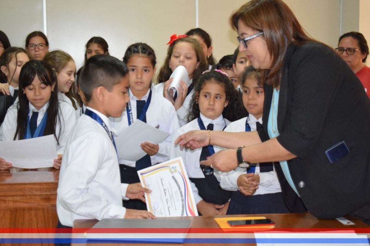 Foto 38 de Reconocimiento a la Esc. Bás. Nº 81 y Col. Nac. "Ma. Auxiliadora"