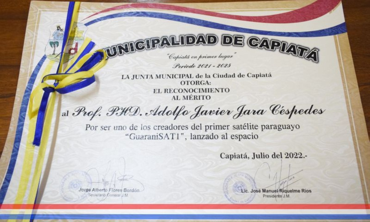 Foto 1 de Entregaron Reconocimiento al Mérito al Prof. Phd. Adolfo Javier Jara Céspedes