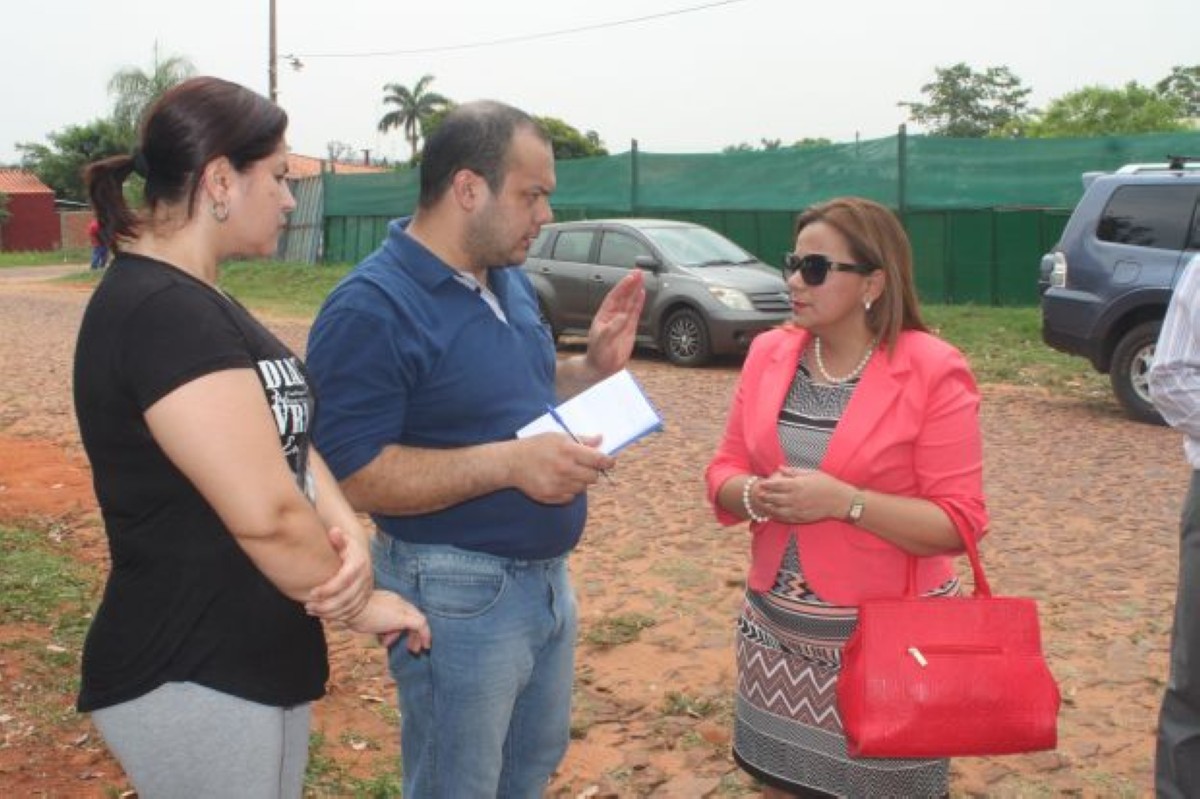 Foto 20 de Vecinos del Km. 21 ruta I expresaron su queja contra recicladora de residuos plásticos por emisión de malos olores