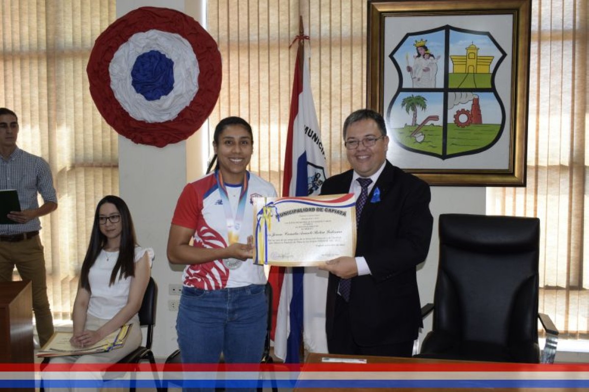Foto 6 de Capiateñas destacadas en distintos ámbitos recibieron "Reconocimiento al Mérito"