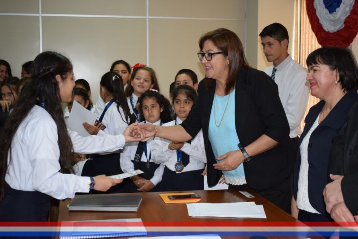 Foto 36 de Reconocimiento a la Esc. Bás. Nº 81 y Col. Nac. "Ma. Auxiliadora"