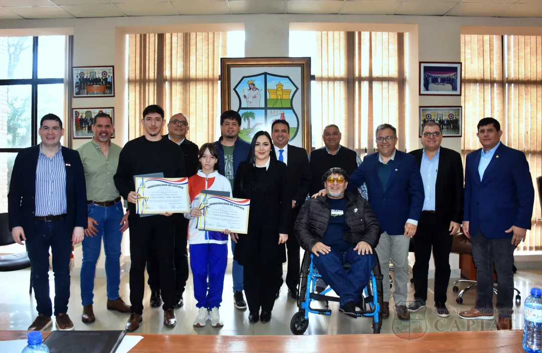 Foto 3 de La campeona sudamericana de Taekwondo, Kiara Aylen Morinigo Sosa, recibió reconocimiento al ¨Mérito Deportivo¨