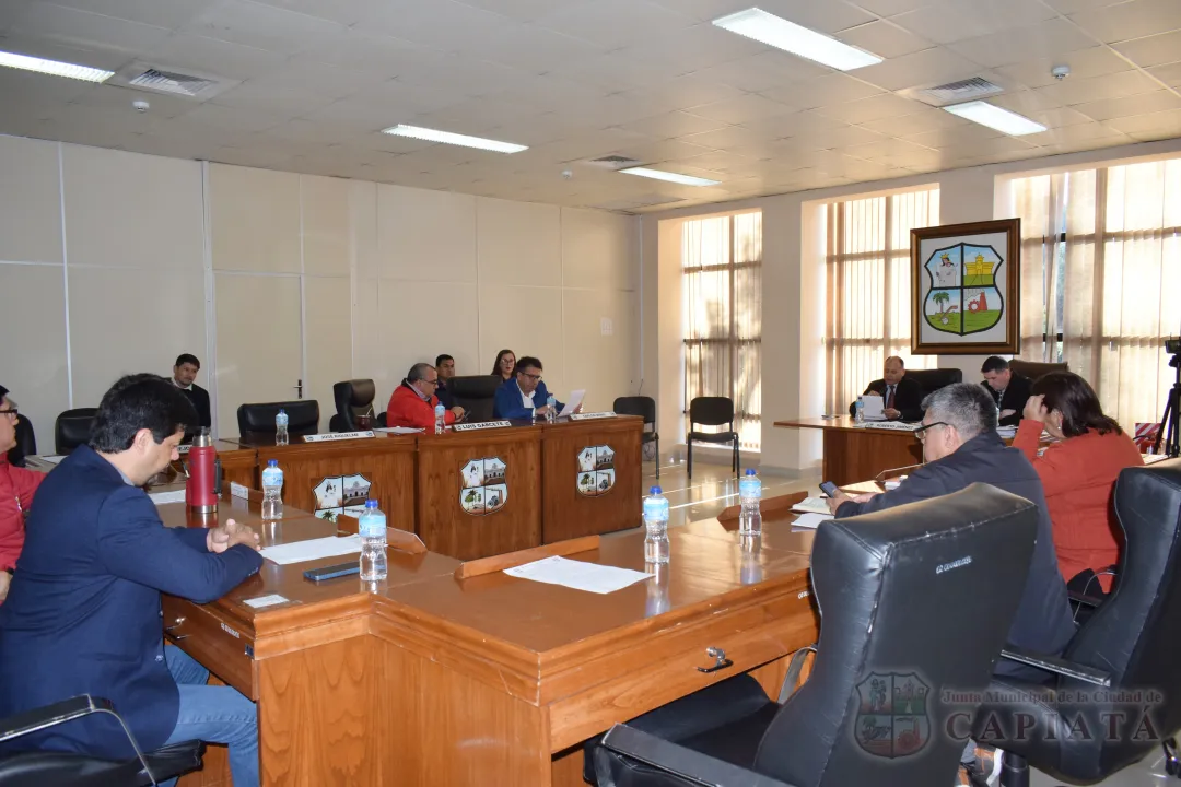 Foto 5 de SESION ORDINARIA DE LA JUNTA MUNICIPAL DE CAPIATA: Notas Recibidas y Expedientes Dictaminados