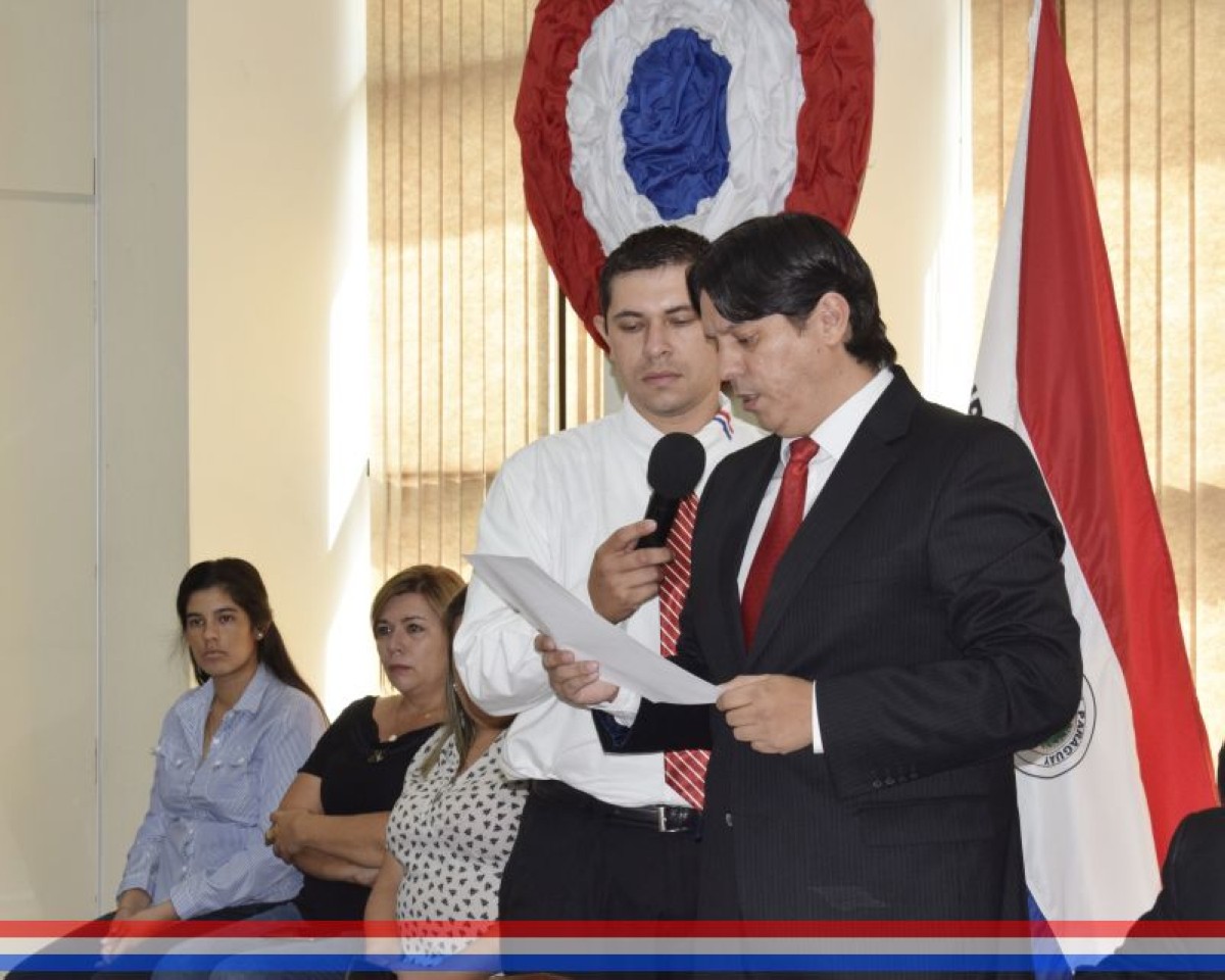 Foto 3 de Acto de entrega de reconocimiento como "Hijo Dilecto de la ciudad de Capiatá" al Prof. Bernardo Sosa Ortiz