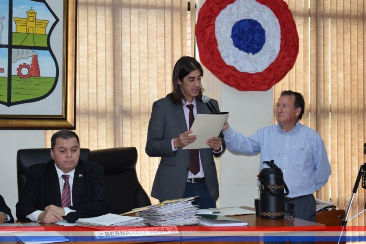 Foto 11 de Entrega de reconocimiento al Prof. Carlos Eusebio Díaz Alvarez