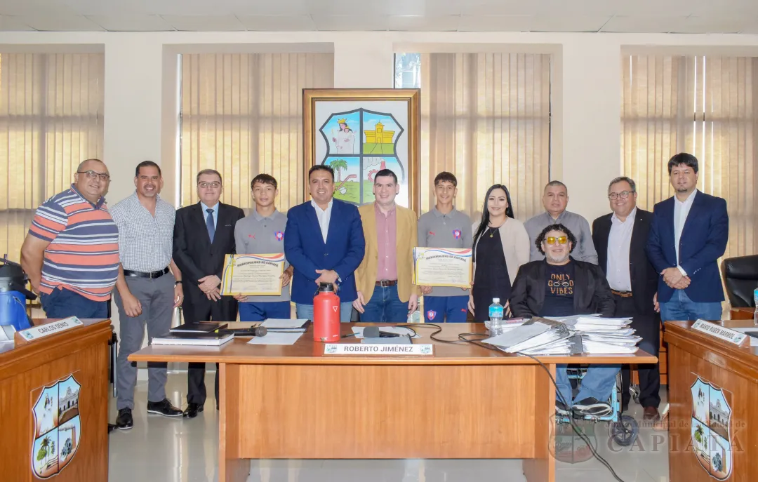Foto 4 de Reconocimiento al Mérito Deportivo a jóvenes futbolistas capiateños, campeones de Torneo Internacional disputado en Japón