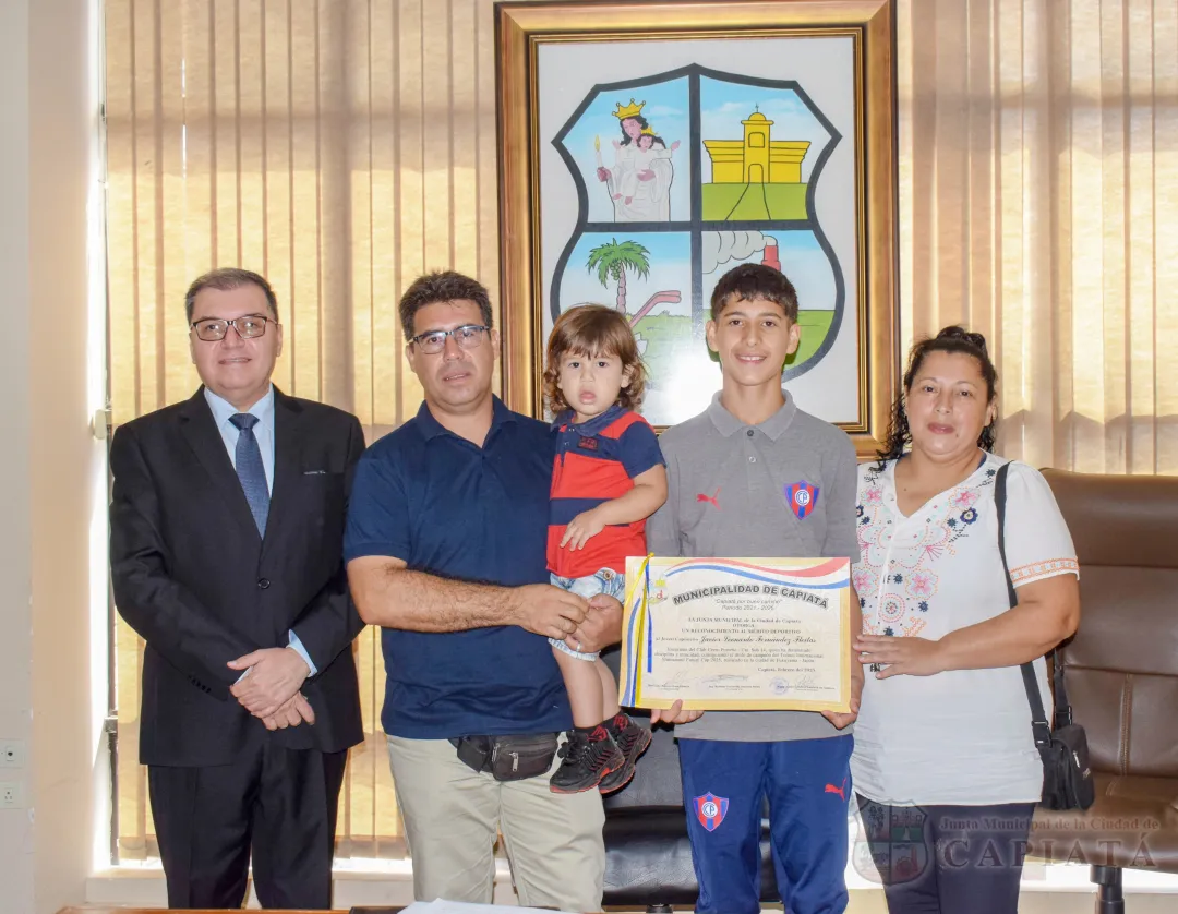 Foto 1 de Reconocimiento al Mérito Deportivo a jóvenes futbolistas capiateños, campeones de Torneo Internacional disputado en Japón