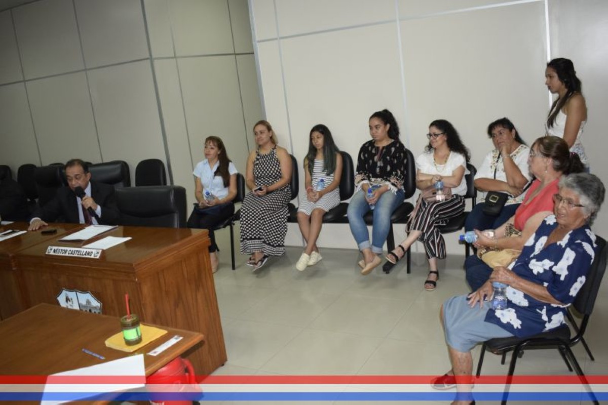 Foto 8 de Reconocimiento a la Sra. Epifanía Vda. de Montiel por la donación de un terreno para asiento de una plaza pública