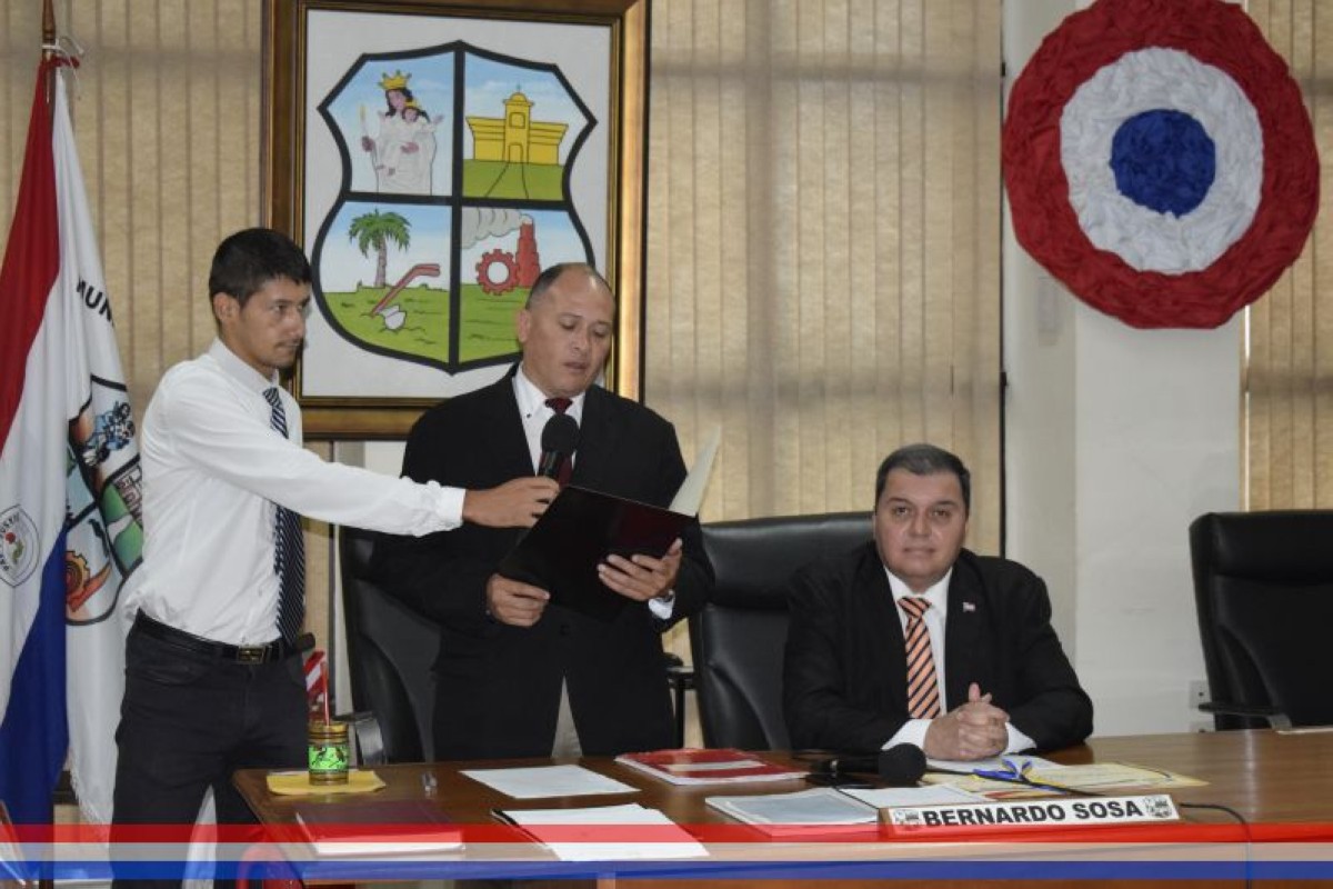 Foto 3 de Reconocimiento a la Sra. Epifanía Vda. de Montiel por la donación de un terreno para asiento de una plaza pública