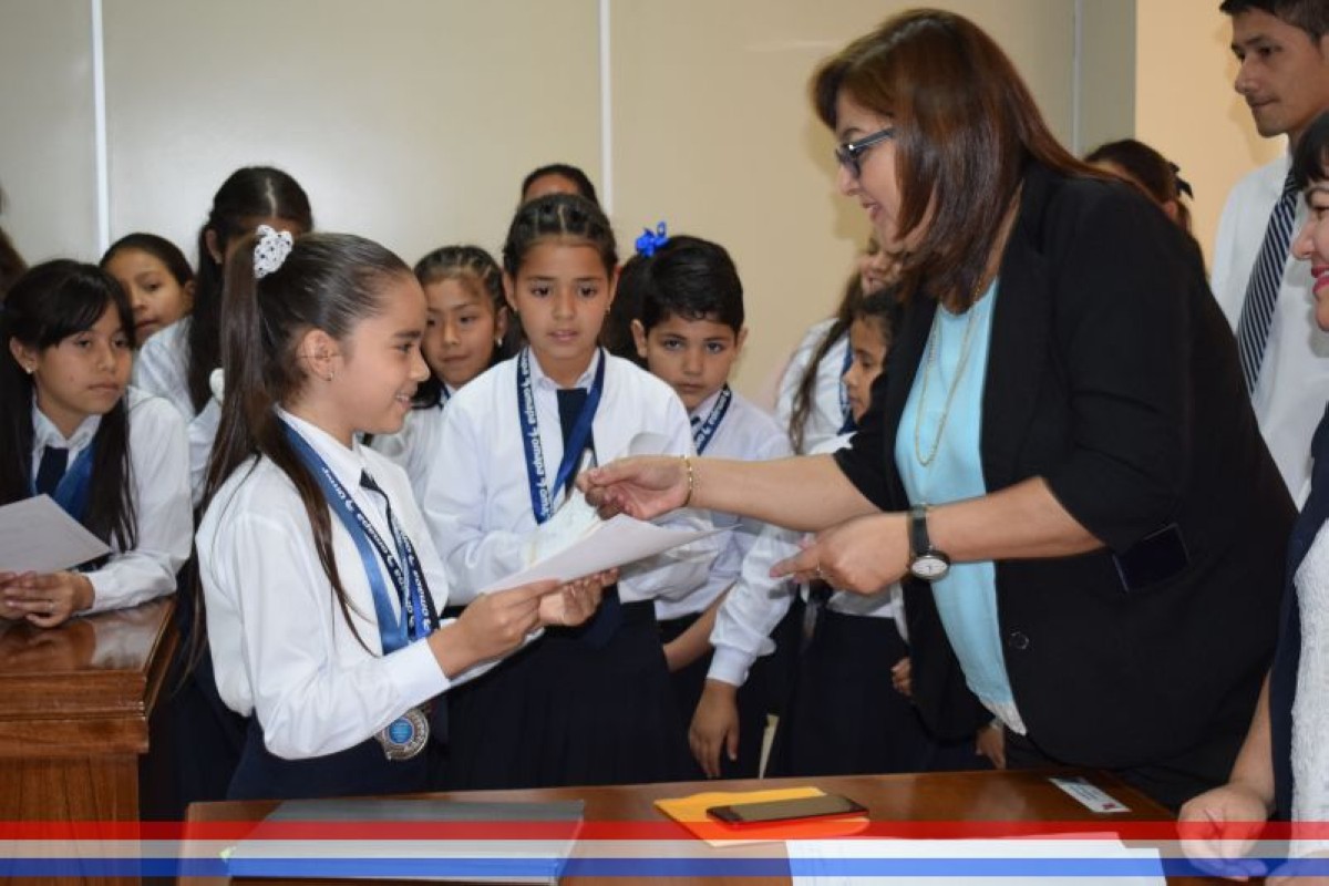 Foto 52 de Reconocimiento a la Esc. Bás. Nº 81 y Col. Nac. "Ma. Auxiliadora"