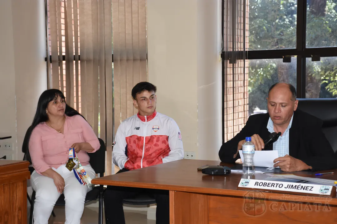 Foto 7 de Reconocimiento al Mérito Deportivo al joven ciclista Isaías Ezequiel Melgarejo Galeano, ganador de varias medallas de Oro