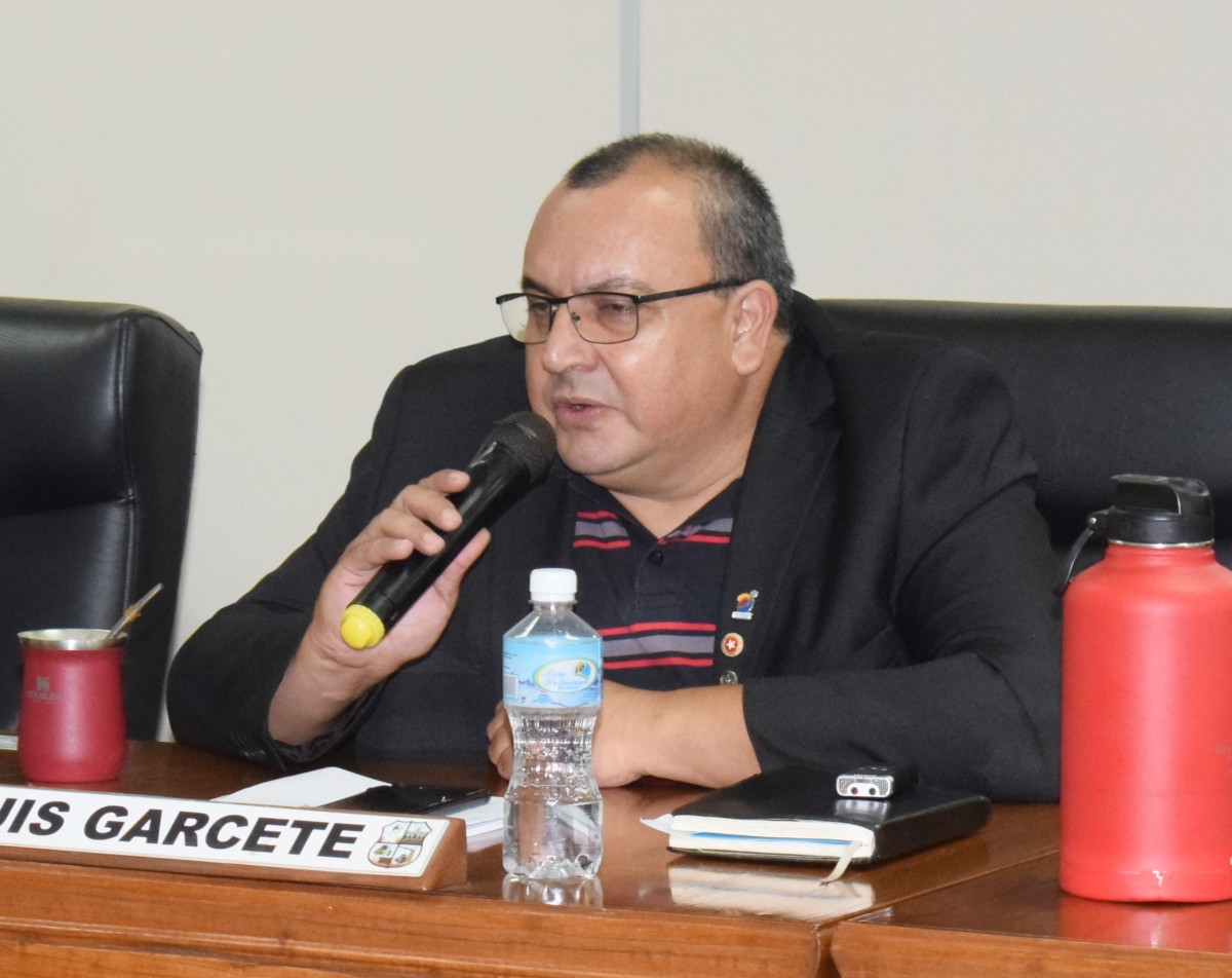 Foto 2 de Aprueban propuesta de llamar a licitación para reparar sistema eléctrico de la escuela Margarita Veia de Bibolini y de otras instituciones