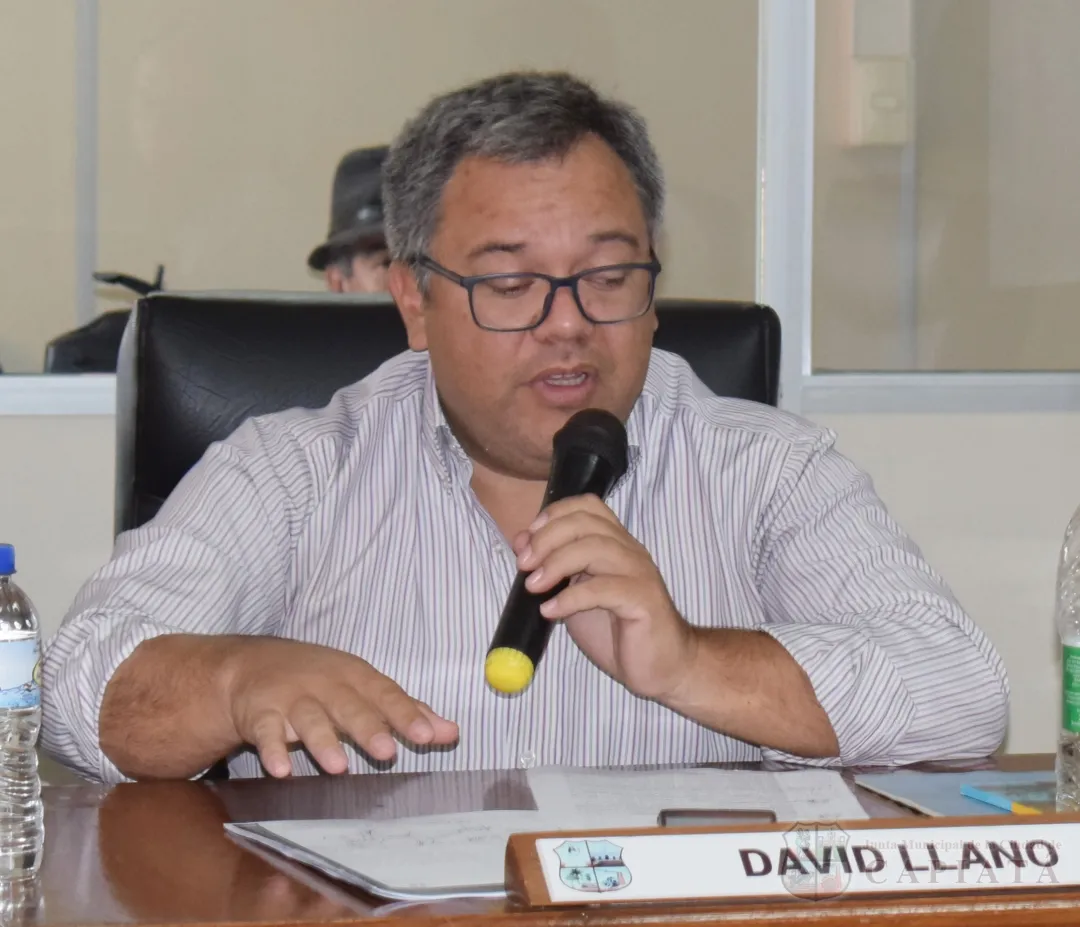 Foto 1 de La problemática de los asfaltados destruidos por trabajos de Juntas de Saneamiento y aguaterías fue motivo de debate en el Pleno