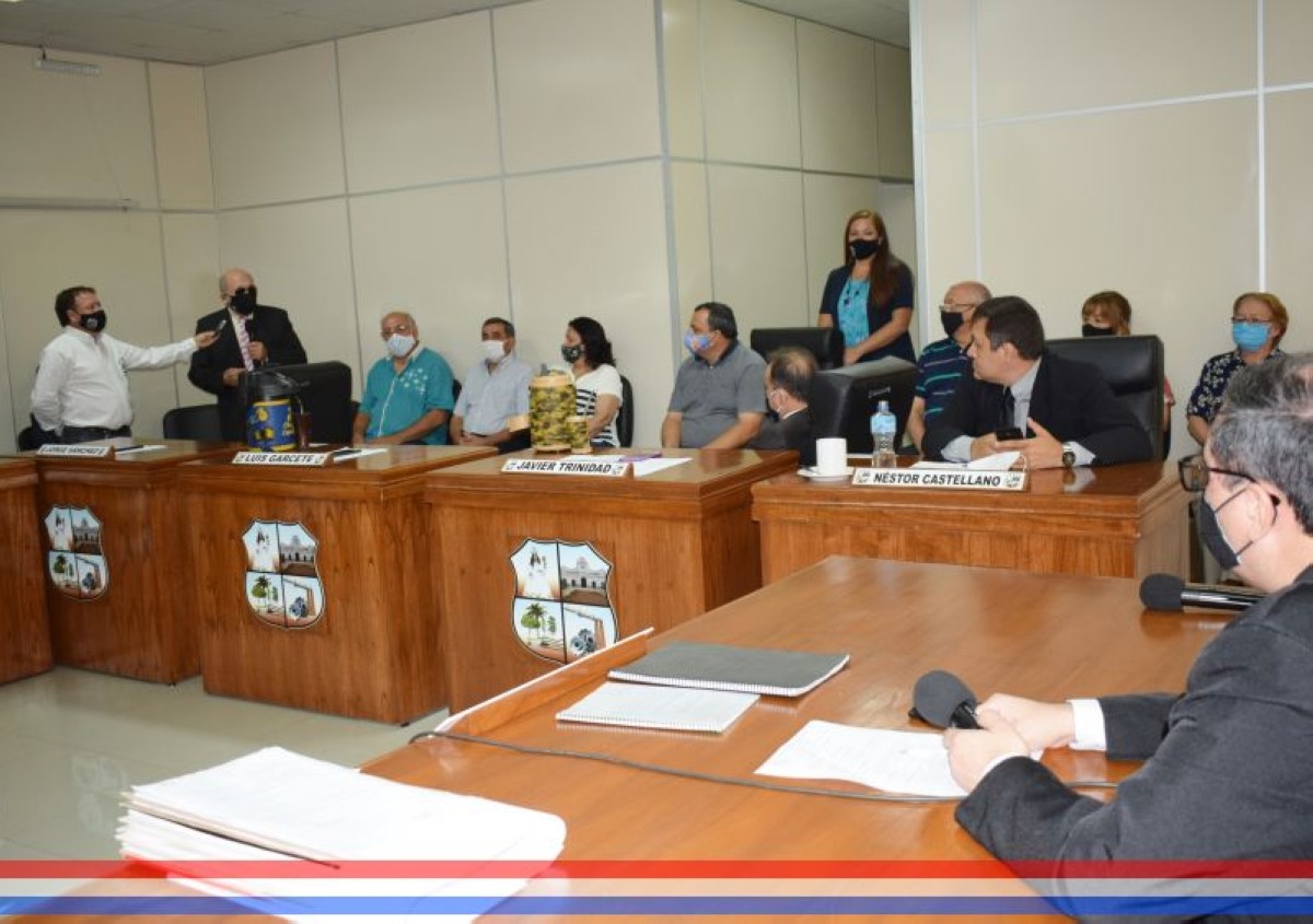 Foto 22 de El Prof. Esteban Antonio Romero Insfrán recibió el reconocimiento como Hijo Dilecto de la ciudad de Capiatá