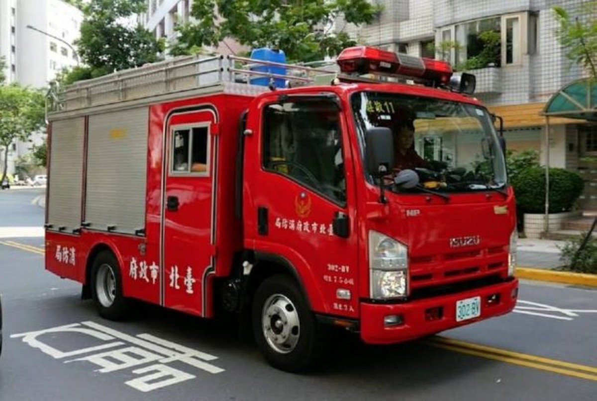Foto 5 de Declaran de Interés Distrital a la colecta de la URECC para traer al país la donación coreana de 4 camiones bomberos y equipos contra siniestros