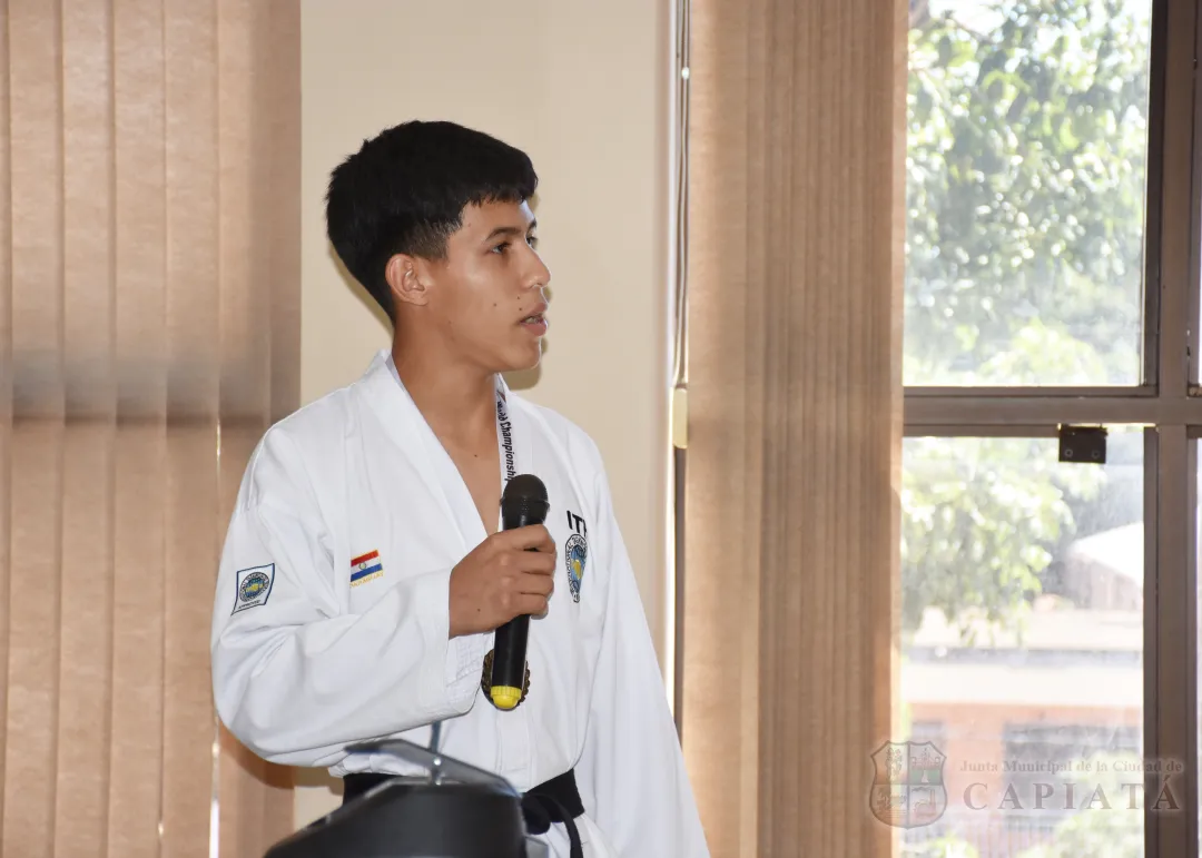 Foto 8 de Entregan reconocimiento al Mérito Deportivo al joven y destacado taekwondista Roberto Nicolás Brítez