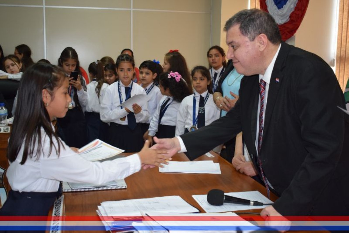 Foto 53 de Reconocimiento a la Esc. Bás. Nº 81 y Col. Nac. "Ma. Auxiliadora"