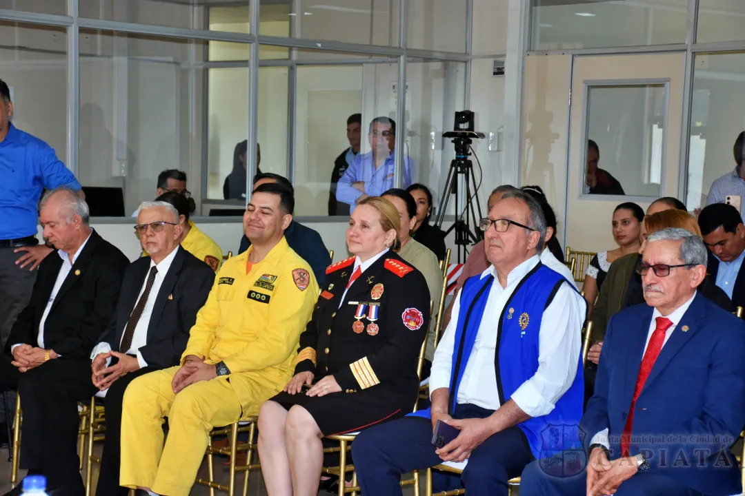 Foto 42 de Acto de reconocimiento como “Ciudadano Ilustre de Capiatá” al Comandante de la Policía Nacional, Crio. Gral. César Silguero Lobos