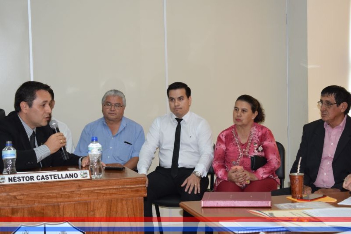 Foto 2 de Entrega de reconocimiento al Prof. Carlos Eusebio Díaz Alvarez