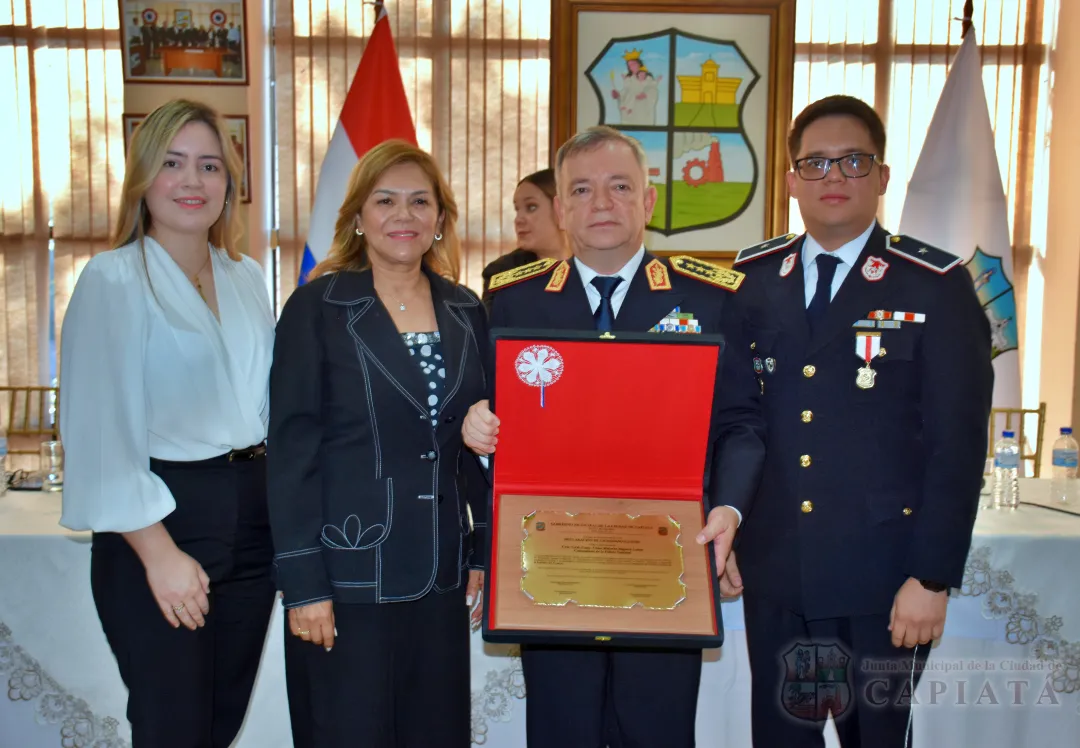 Foto 29 de Acto de reconocimiento como “Ciudadano Ilustre de Capiatá” al Comandante de la Policía Nacional, Crio. Gral. César Silguero Lobos