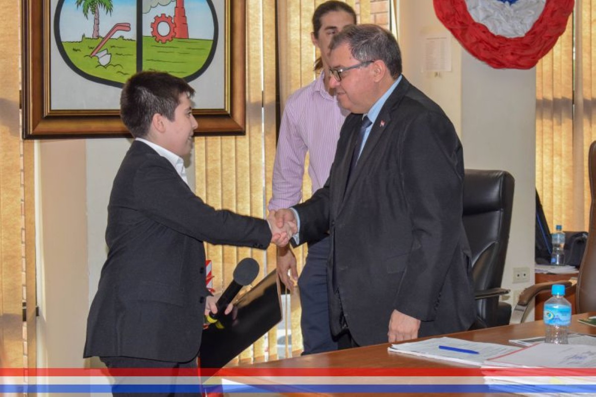 Foto 4 de Con tan solo 13 años, Richard David López Centurión recibe reconocimiento como "Hijo Dilecto de la ciudad de Capiatá" por su talento artístico